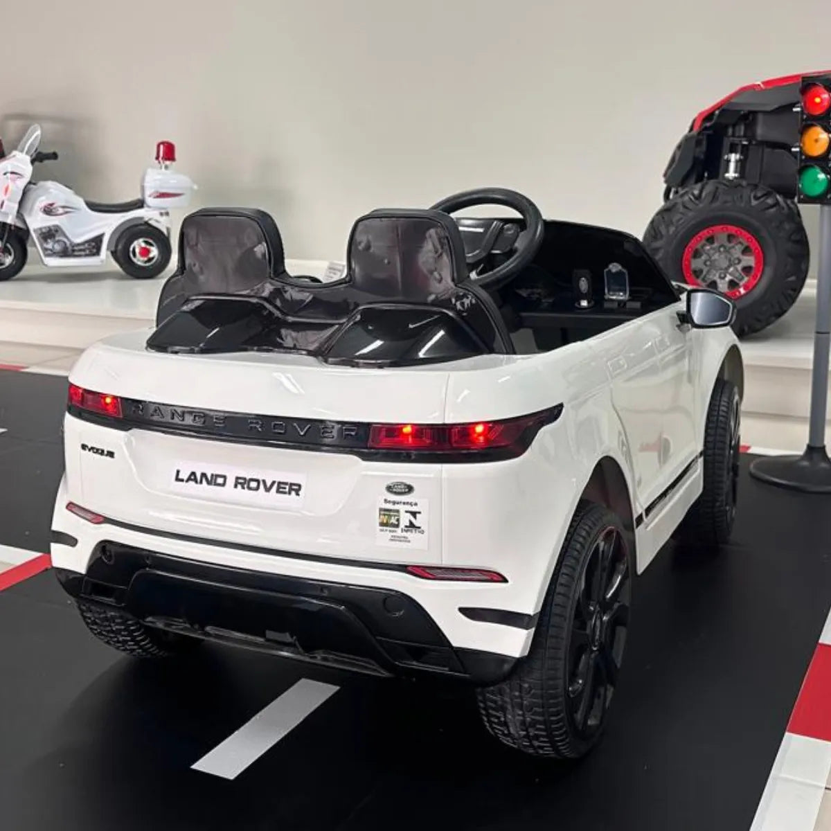 Land Rover Evoque Com Controle Remoto Elétrico Pneu Borracha - Imagem 5